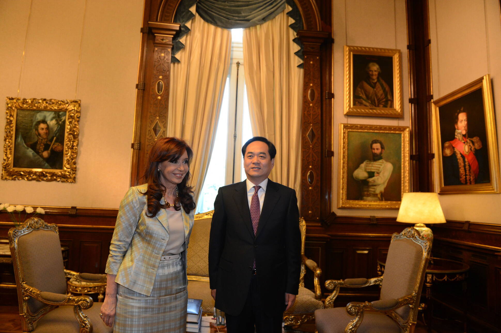 La Presidenta junto al nuevo embajador chino en Argentina
