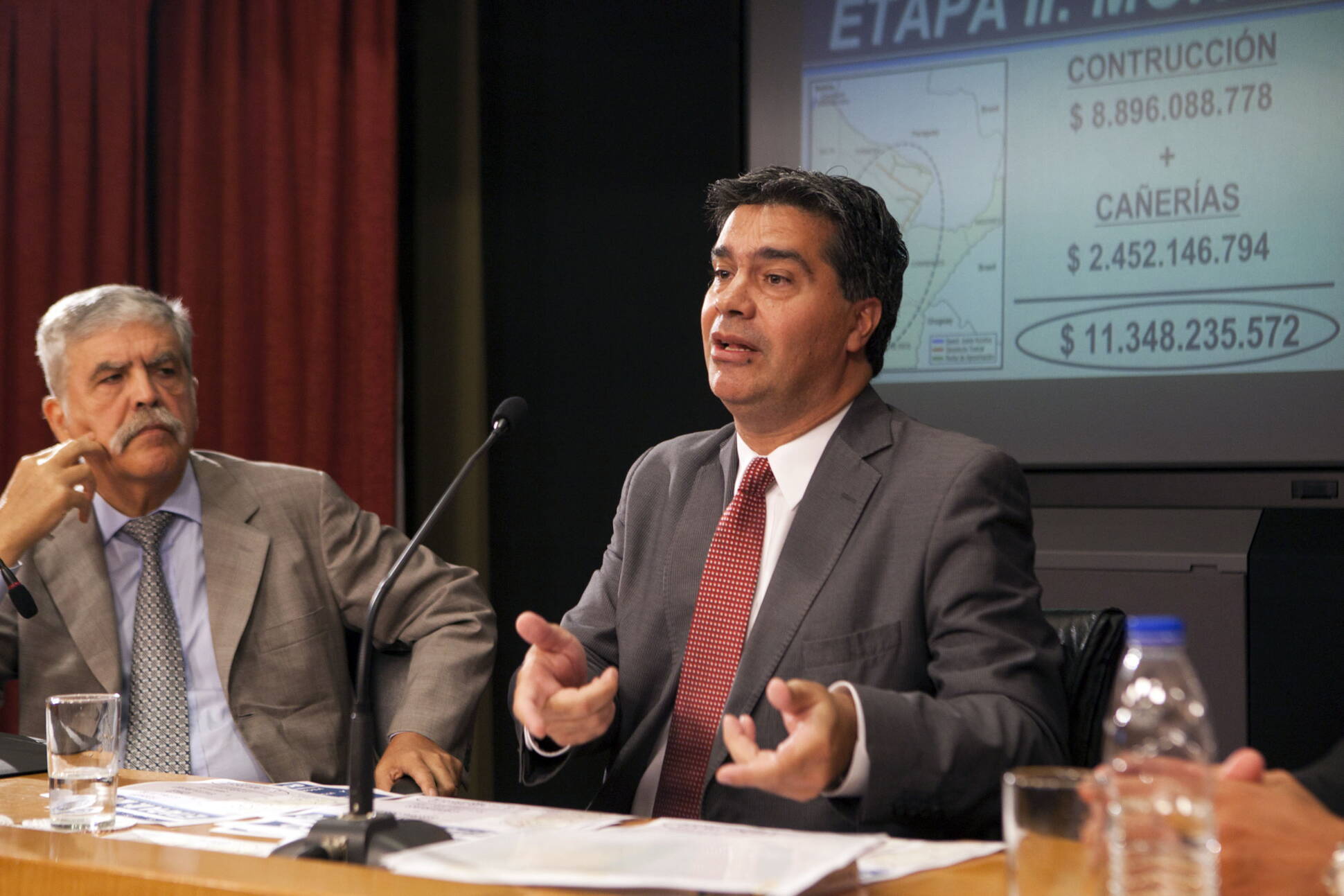 Capitanich y De Vido en la firma de contratos para la etapa II del Gasoducto del Noreste
