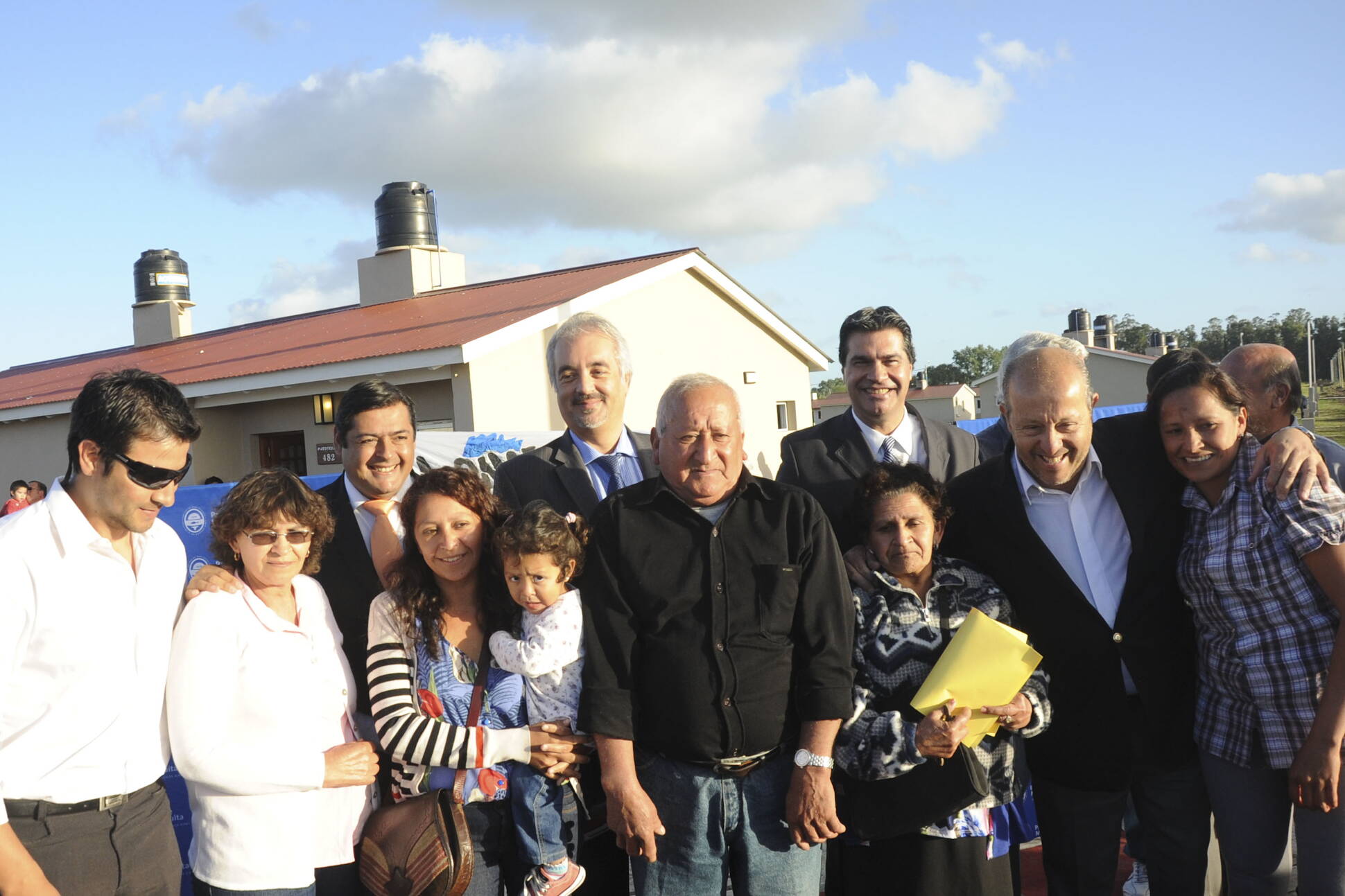 Jorge Capitanich entrega viviendas en Mar Chiquita