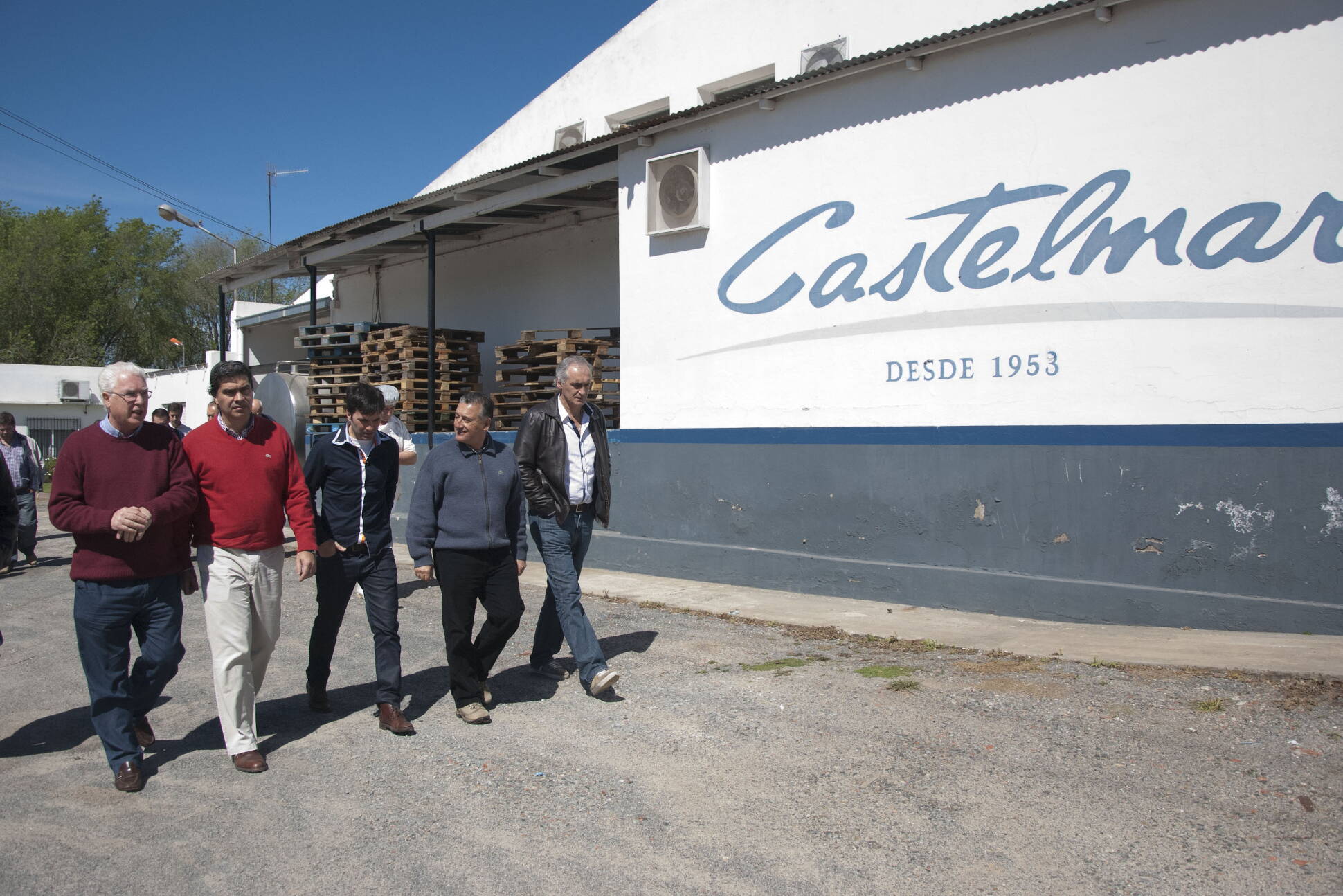 El Jefe de Gabinete recorre la planta de la cooperativa Castelmar en Castelli