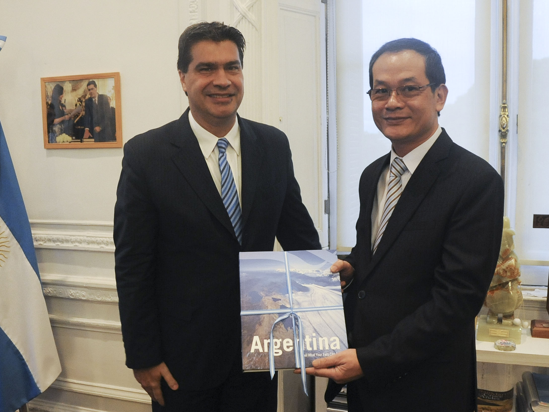 El Jefe de Gabinete recibió al Viceministro de Comercio y al Embajador de Vietnam