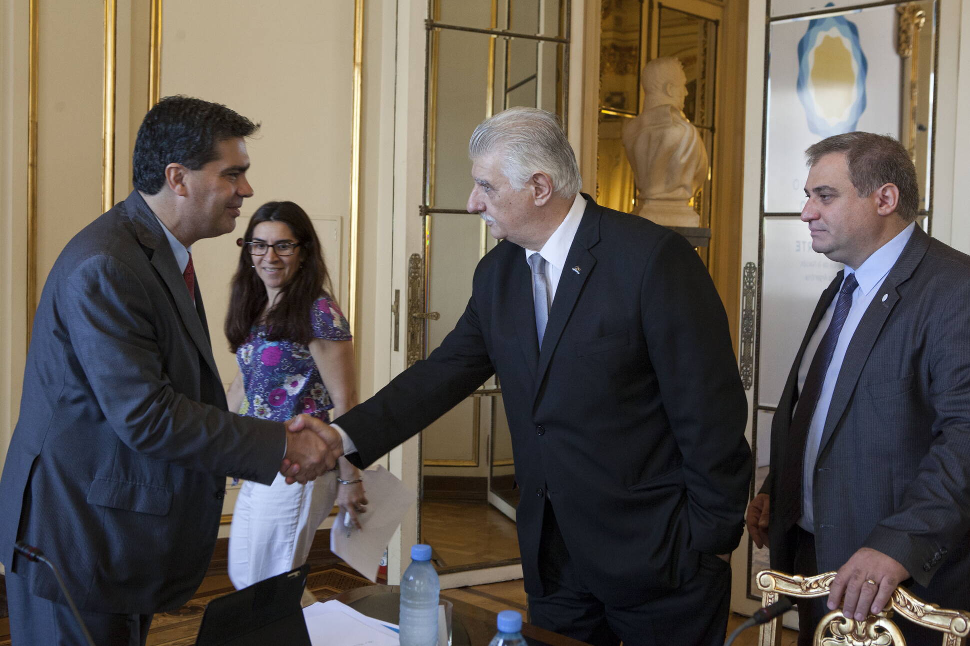 El jefe de Gabinete se reunió con representantes de cámaras textiles 