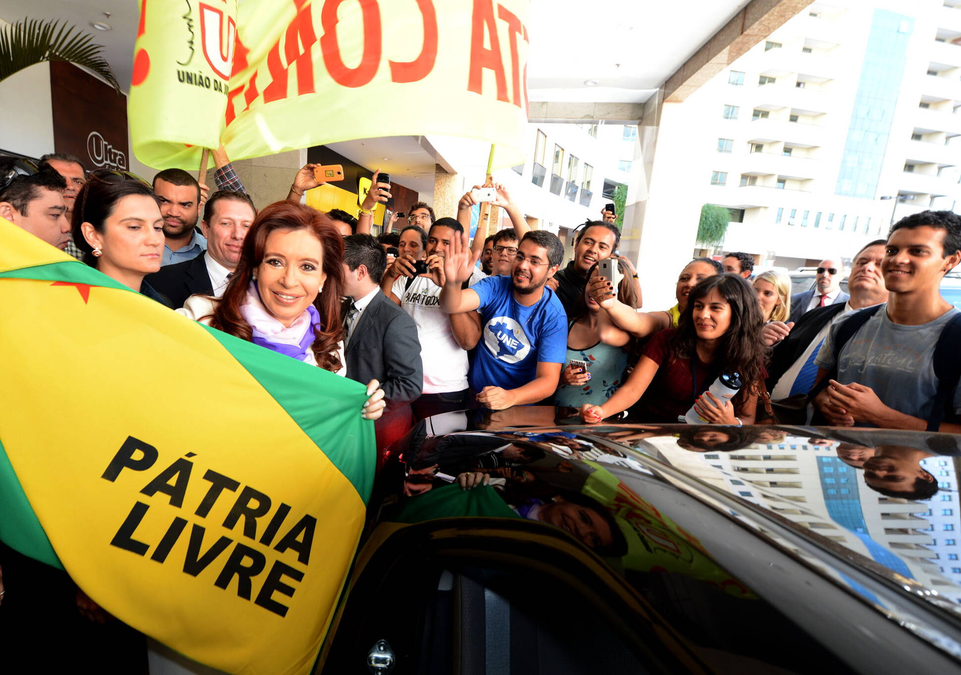 No permitan que les hipotequen la esperanza, dijo la Jefa de Estado a jóvenes militantes brasileños