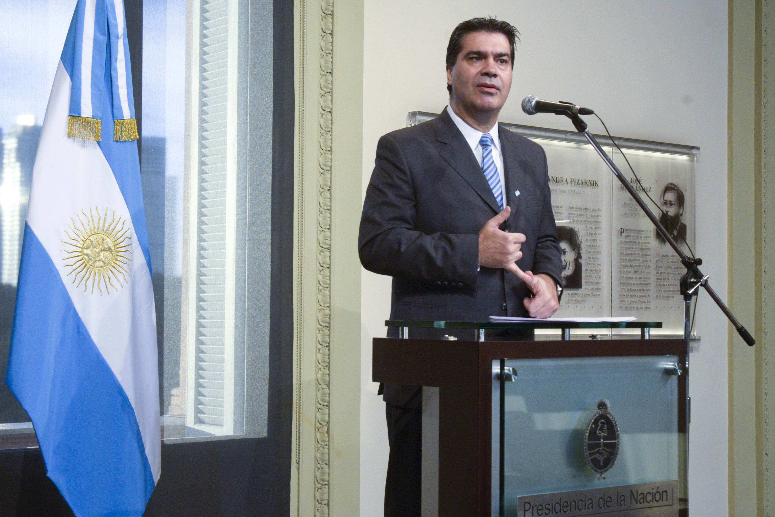 La Argentina paga y cumple con sus compromisos, afirmó Capitanich