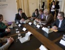 El jefe de Gabinete se reunió con referentes de la Internacional de la Educación, en Casa Rosada