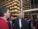 El Jefe de Gabinete recorre la planta de la cooperativa Castelmar en Castelli