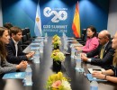 El ministro de Economía, Axel Kicillof, junto al ministro de Finanzas de España, Luis Guindos. 