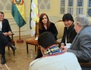 La Jefa de Estado arribó a Bolivia y expresó su solidaridad con Evo Morales