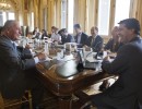 El jefe de Gabinete dialogó con fabricantes de golosinas en Casa de Gobierno