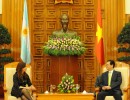 Reunión de la Mandataria con el Primer Ministro y el presidente de la Asamblea Nacional de Vietnam