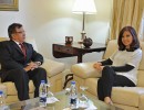 La Presidenta recibió al embajador de Paraguay