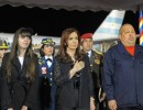 La jefa de Estado arribó a Venezuela para participar de la cumbre latinoamericana