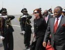 La Presidenta inició la visita oficial en Angola donde encabeza una misión comercial
